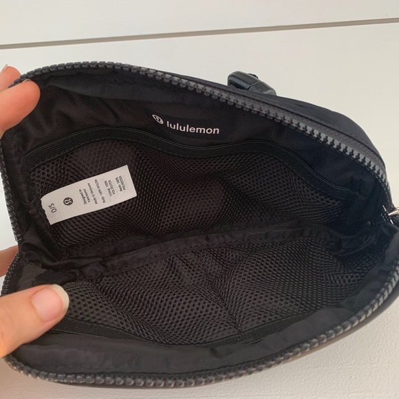 Lululemon Everywhere belt Bag - new with tags - Picture 1 of 5